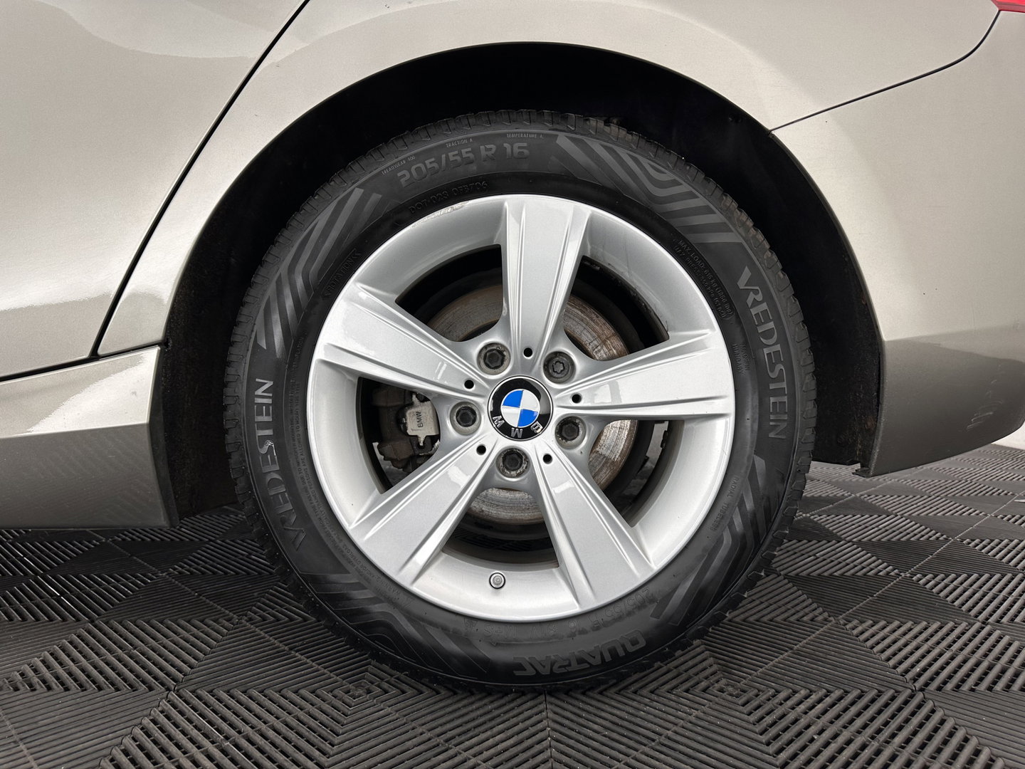 BMW 1-serie 116d EDE Corporate Lease Sport ⚠️GEARBOX AUDIBLE⚠️ *PANO | FULL-LED | HEATED-SPORTSEATS | KEYLESS | NAVI-FULLMAP | PRIVACY-GLASS | ECC | PDC | CRUISE | TOWBAR | 16''ALU*