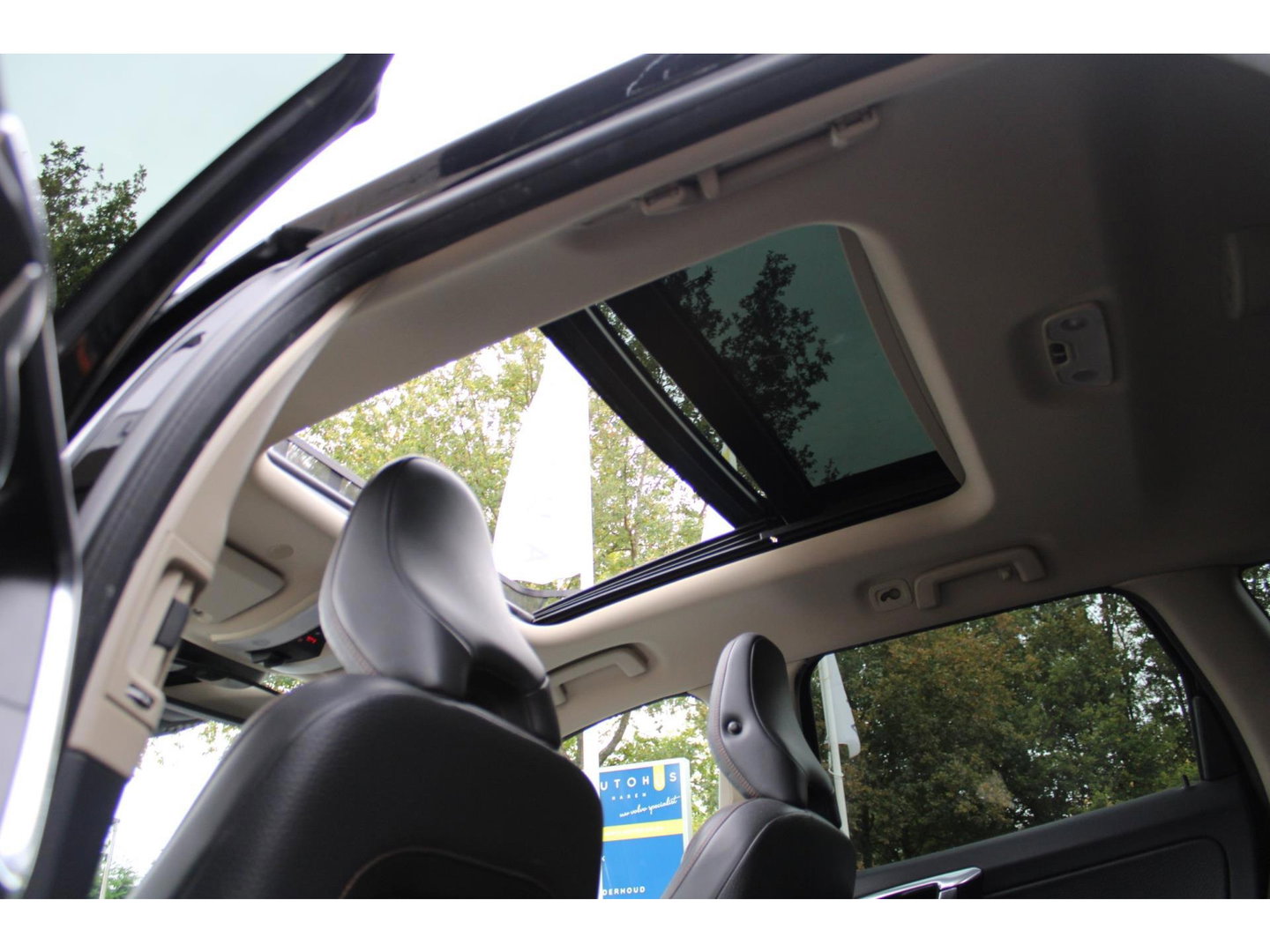 Volvo XC60 5 Cilinder Geartronic Summum | Trekhaak 1600 kg | Panoramadak | Camera | Stoelverwarming |