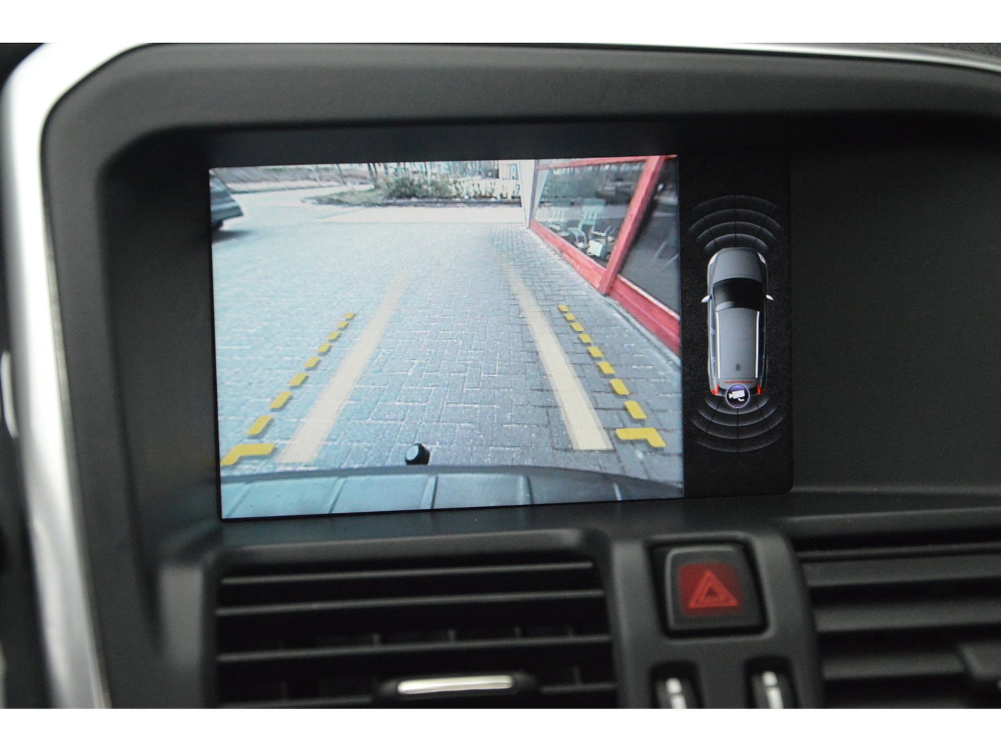 Volvo XC60 5 Cilinder Geartronic Summum | Trekhaak 1600 kg | Panoramadak | Camera | Stoelverwarming |