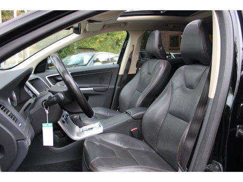 Volvo XC60 5 Cilinder Geartronic Summum | Trekhaak 1600 kg | Panoramadak | Camera | Stoelverwarming |