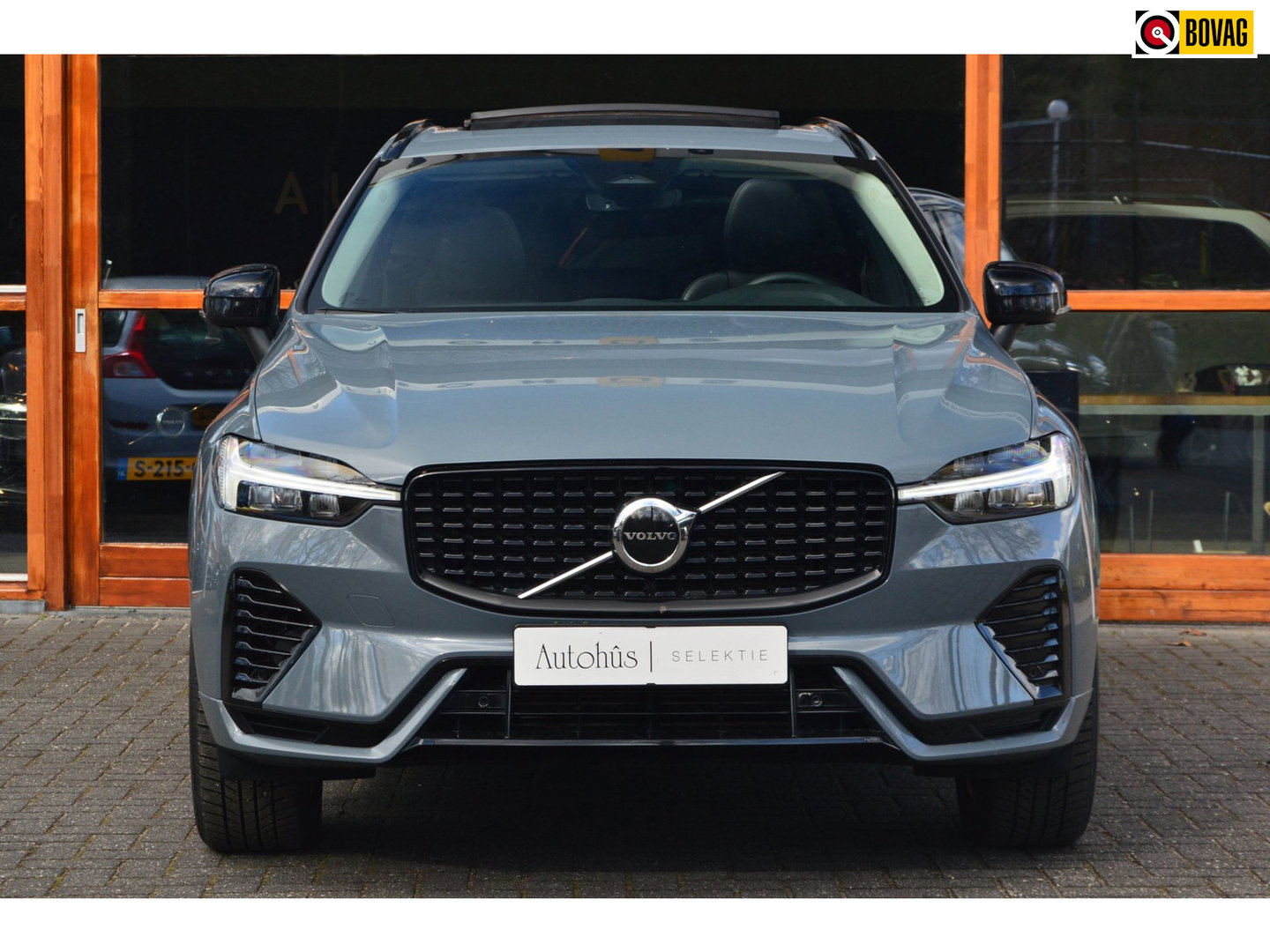 Volvo XC60 T6 Hybride AWD Plus Dark LONG RANGE | Panoramadak | Stoel + Stuur Verwarmd | Camera | Apple CarPlay |