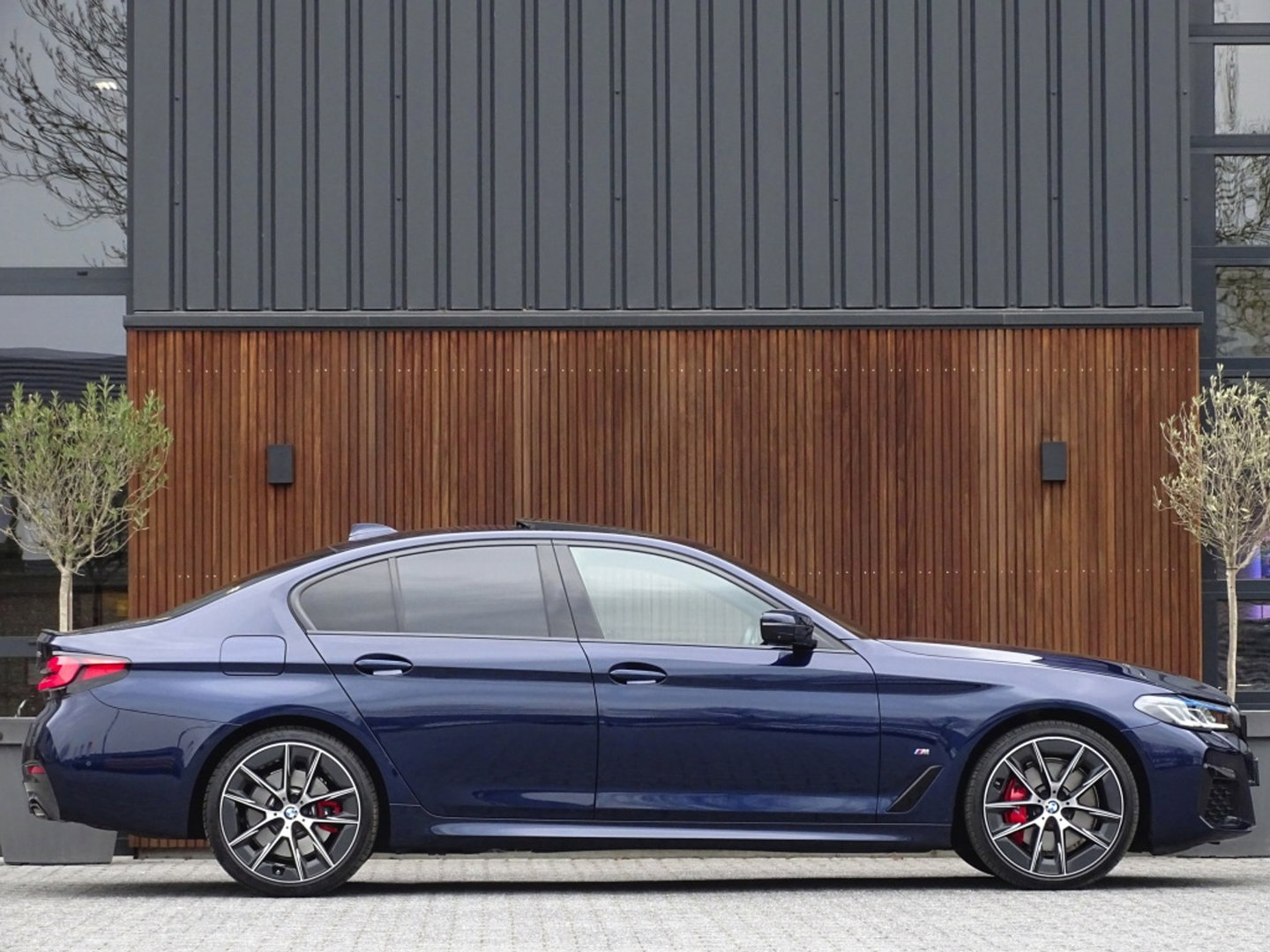 BMW 5 Serie 530e 292PK X-Drive M-Sport / Softclose / Individual / 360° / M-S