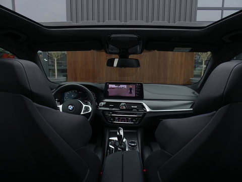 BMW 5 Serie 530e 292PK X-Drive M-Sport / Softclose / Individual / 360° / M-S