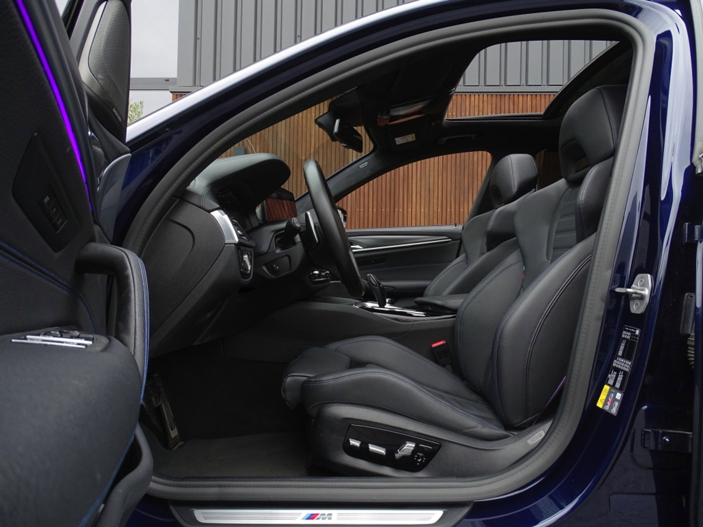 BMW 5 Serie 530e 292PK X-Drive M-Sport / Softclose / Individual / 360° / M-S