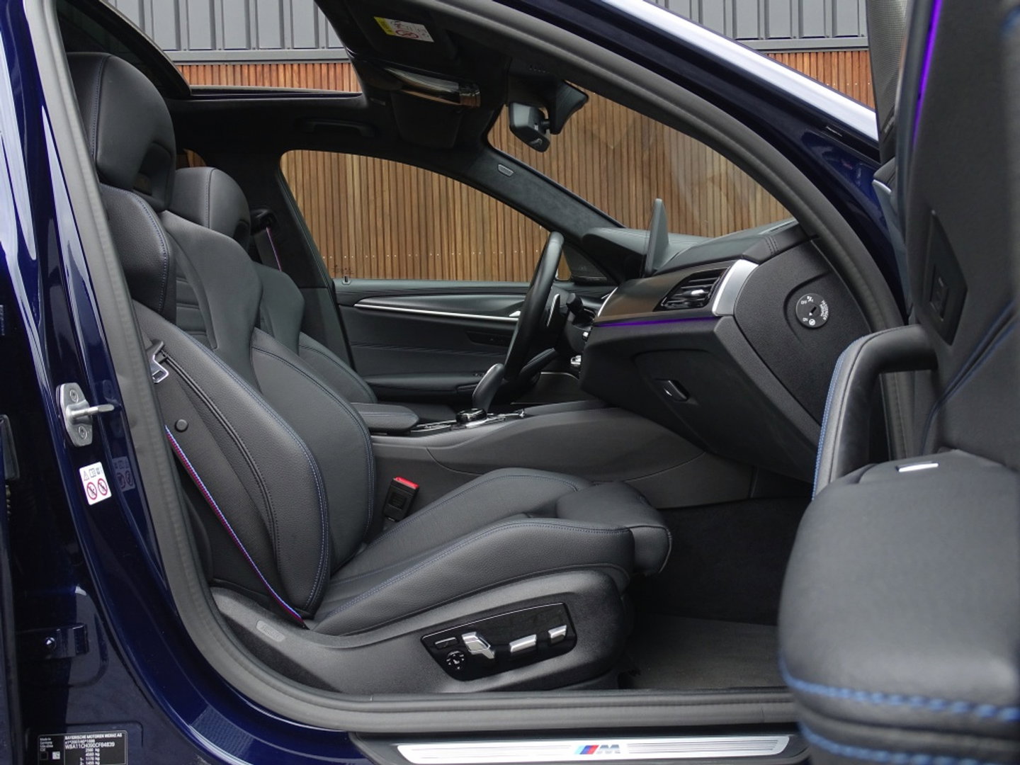 BMW 5 Serie 530e 292PK X-Drive M-Sport / Softclose / Individual / 360° / M-S