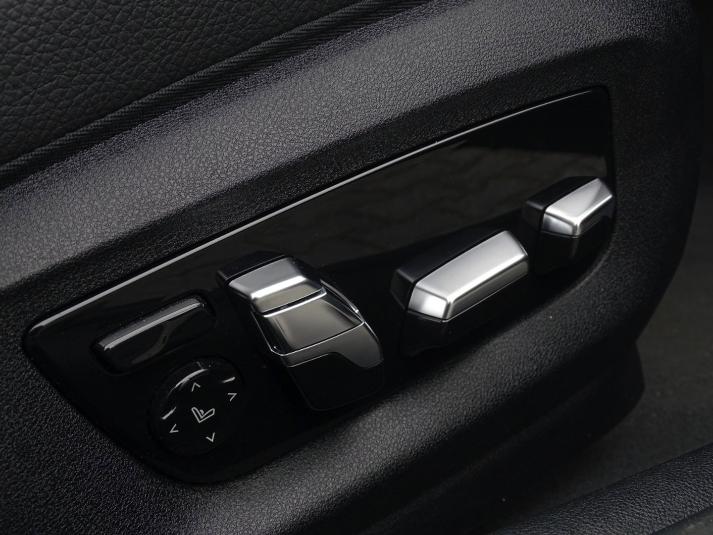 BMW 5 Serie 530e 292PK X-Drive M-Sport / Softclose / Individual / 360° / M-S