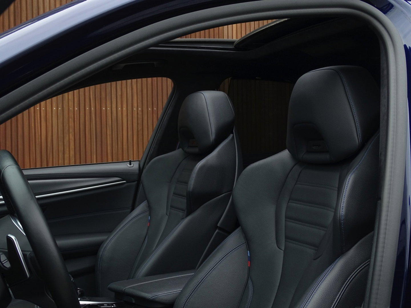 BMW 5 Serie 530e 292PK X-Drive M-Sport / Softclose / Individual / 360° / M-S