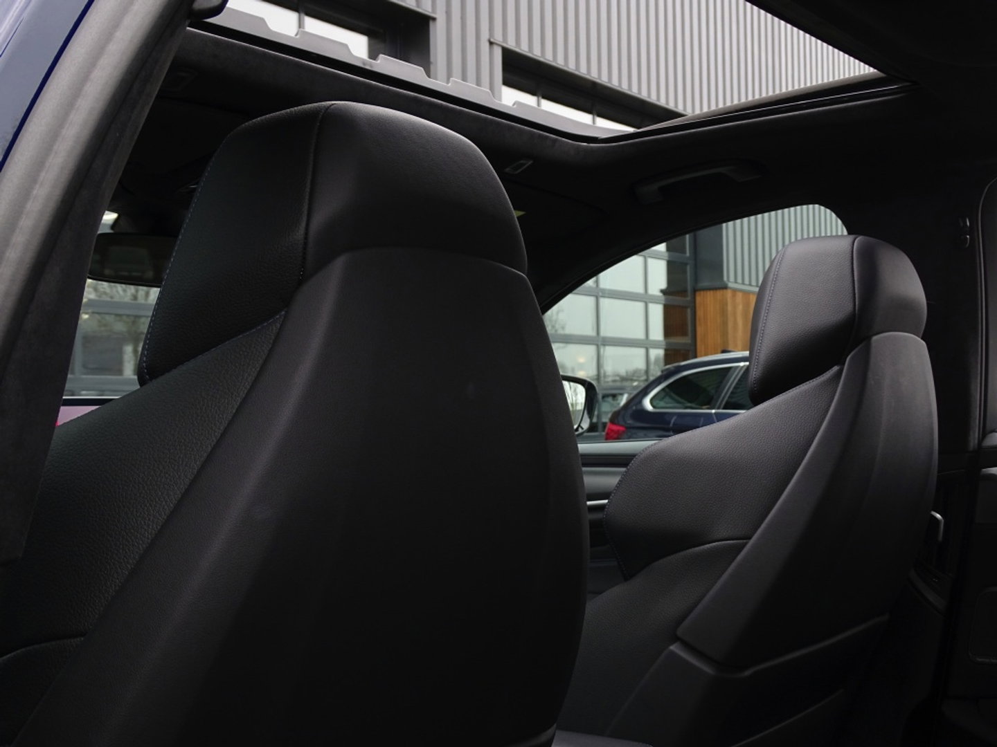 BMW 5 Serie 530e 292PK X-Drive M-Sport / Softclose / Individual / 360° / M-S