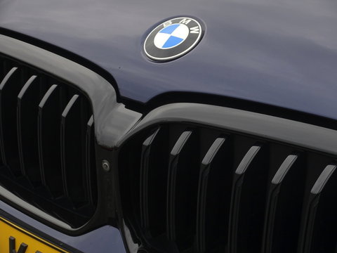 BMW 5 Serie 530e 292PK X-Drive M-Sport / Softclose / Individual / 360° / M-S