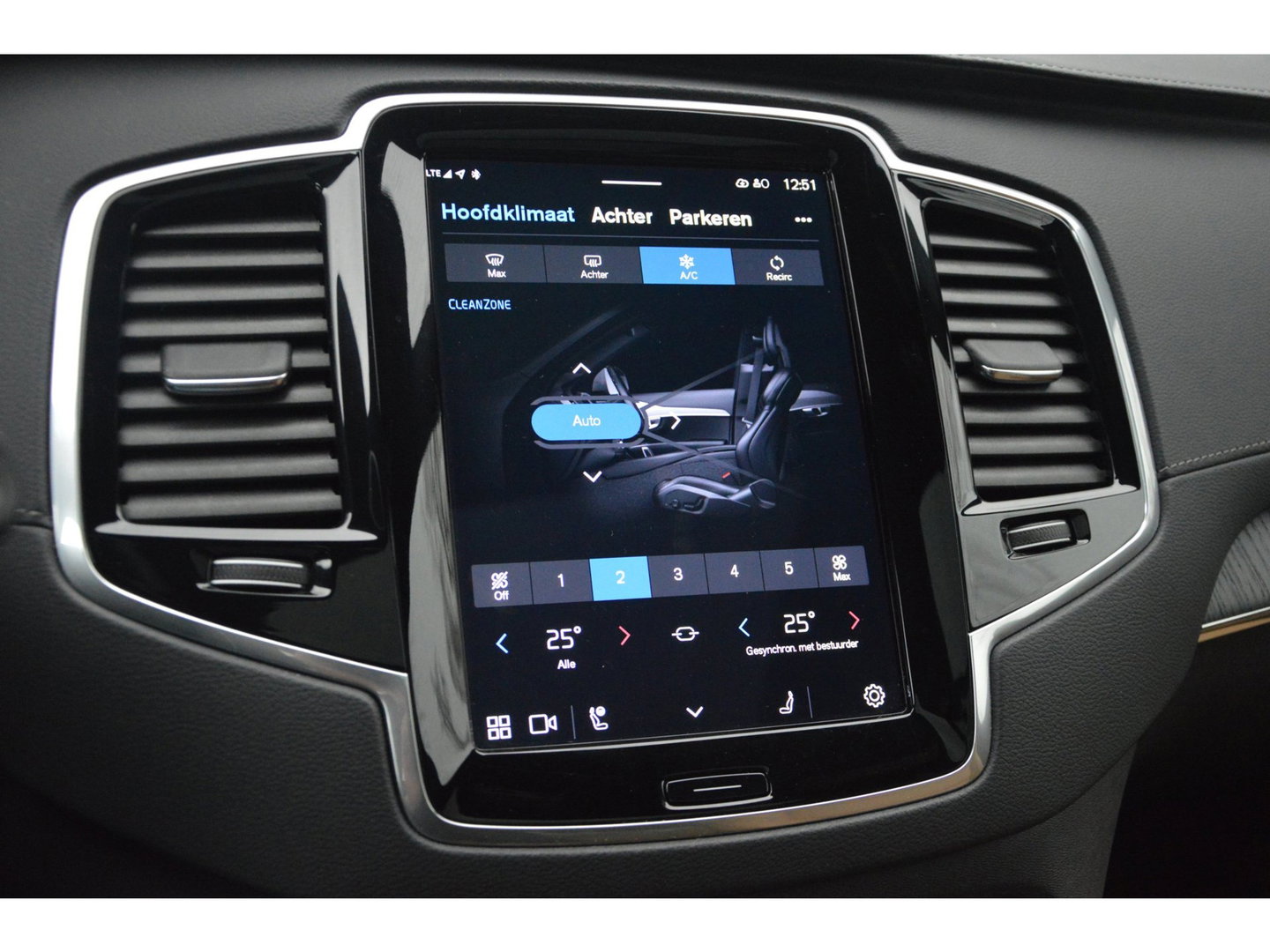 Volvo XC90 T8 Hybride AWD Ultimate Bright | Luchtvering | Bowers & Wilkins | Head-Up | Geventileerd Leer | Panoramadak |