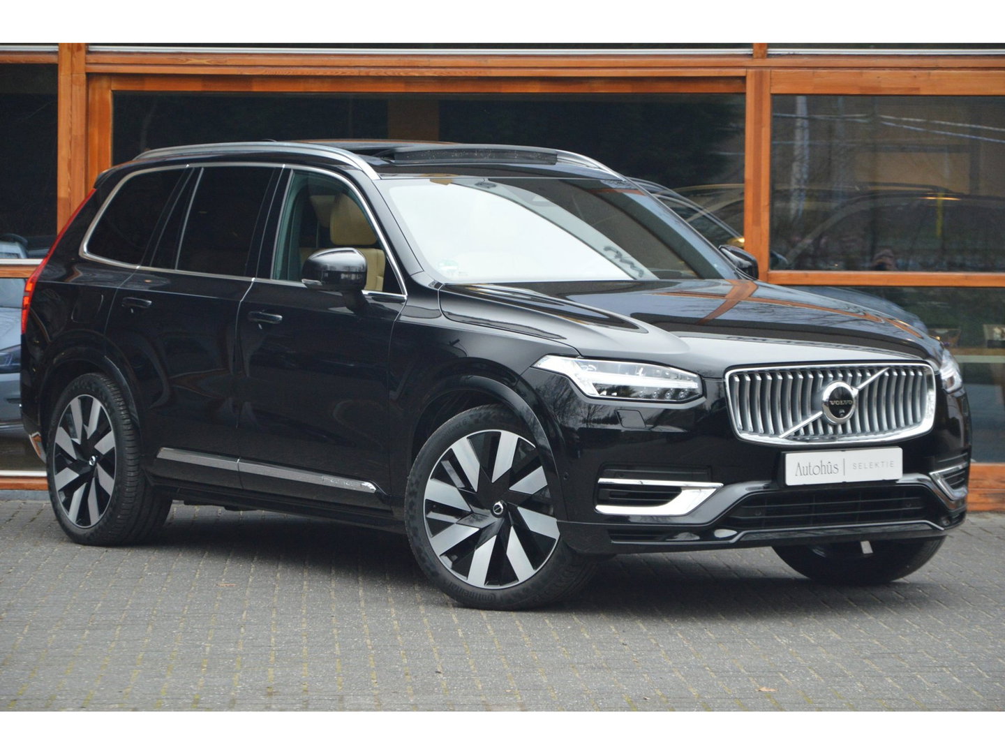 Volvo XC90 T8 Hybride AWD Ultimate Bright | Luchtvering | Bowers & Wilkins | Head-Up | Geventileerd Leer | Panoramadak |