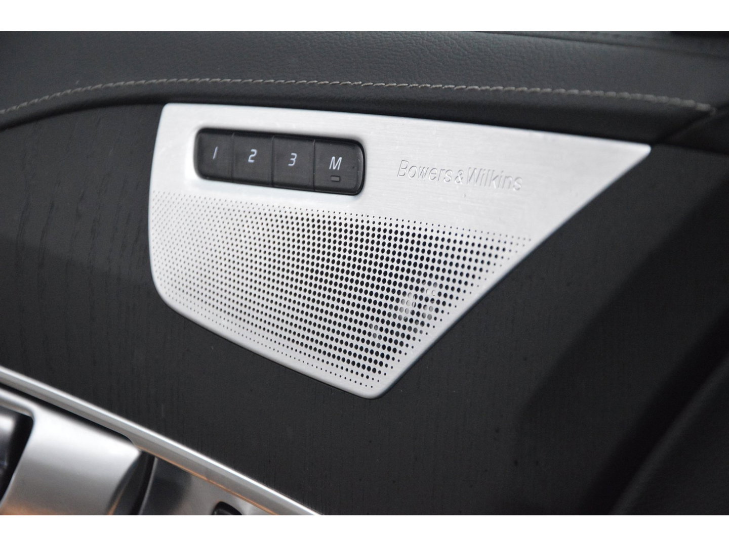 Volvo XC90 T8 Hybride AWD Ultimate Bright | Luchtvering | Bowers & Wilkins | Head-Up | Geventileerd Leer | Panoramadak |