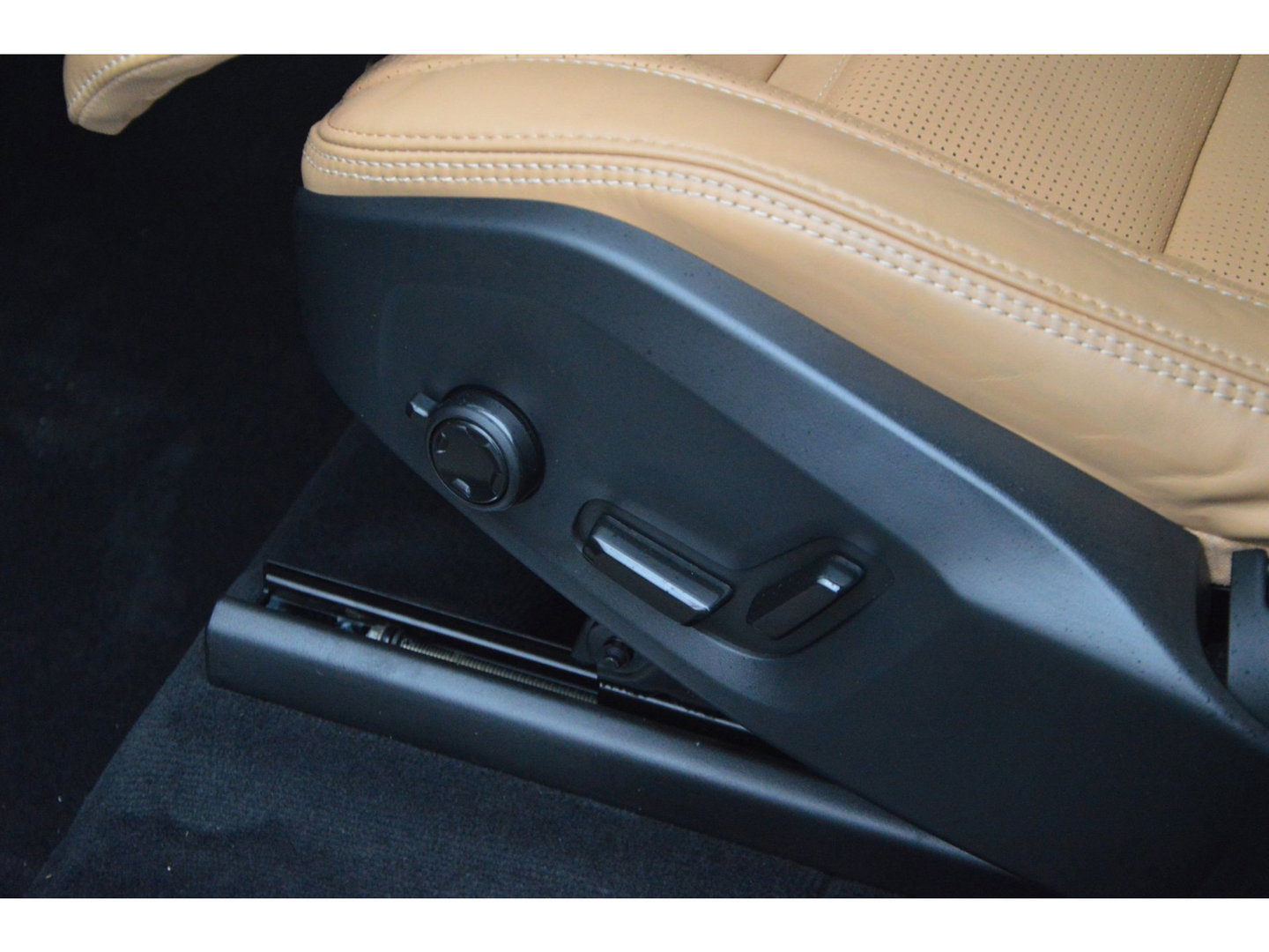 Volvo XC90 T8 Hybride AWD Ultimate Bright | Luchtvering | Bowers & Wilkins | Head-Up | Geventileerd Leer | Panoramadak |