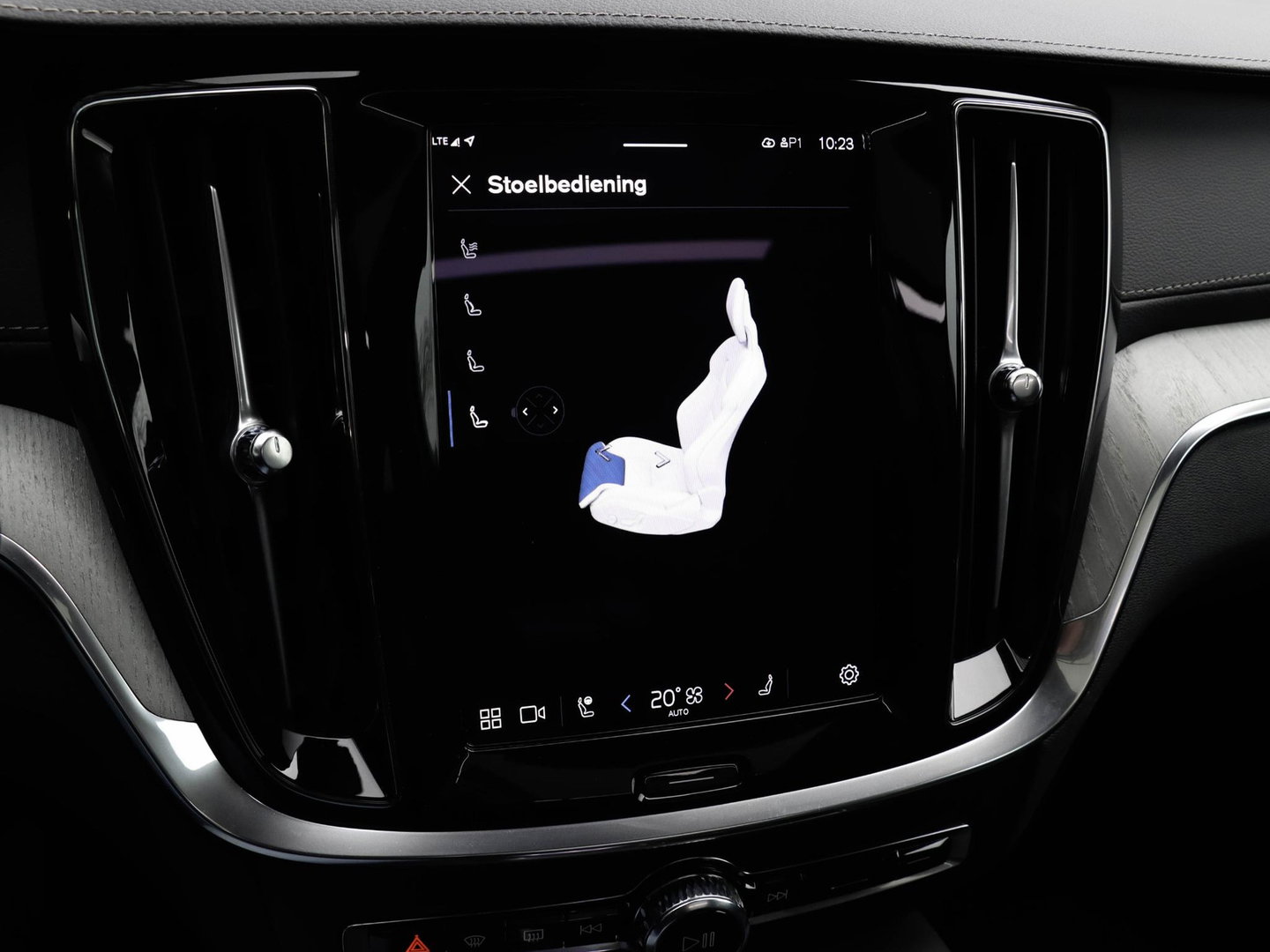 Volvo V60 T8 AWD Ultra Dark Bowers & Wilkins Massage 360 Cam Pano