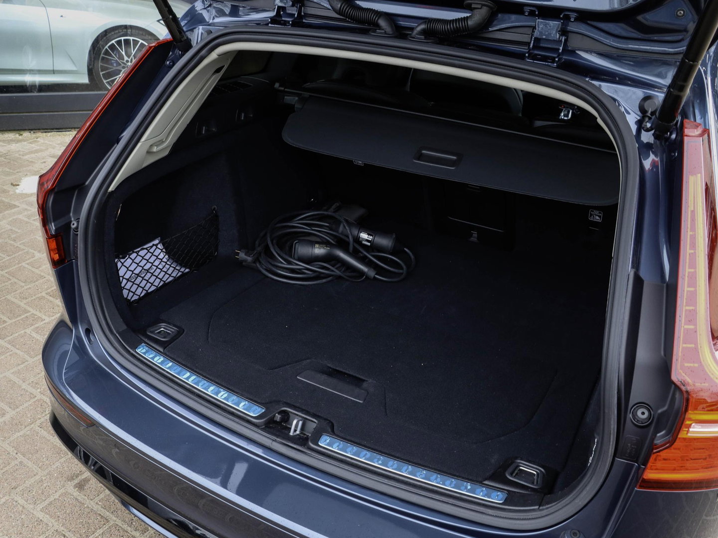 Volvo V60 T8 AWD Ultra Dark Bowers & Wilkins Massage 360 Cam Pano