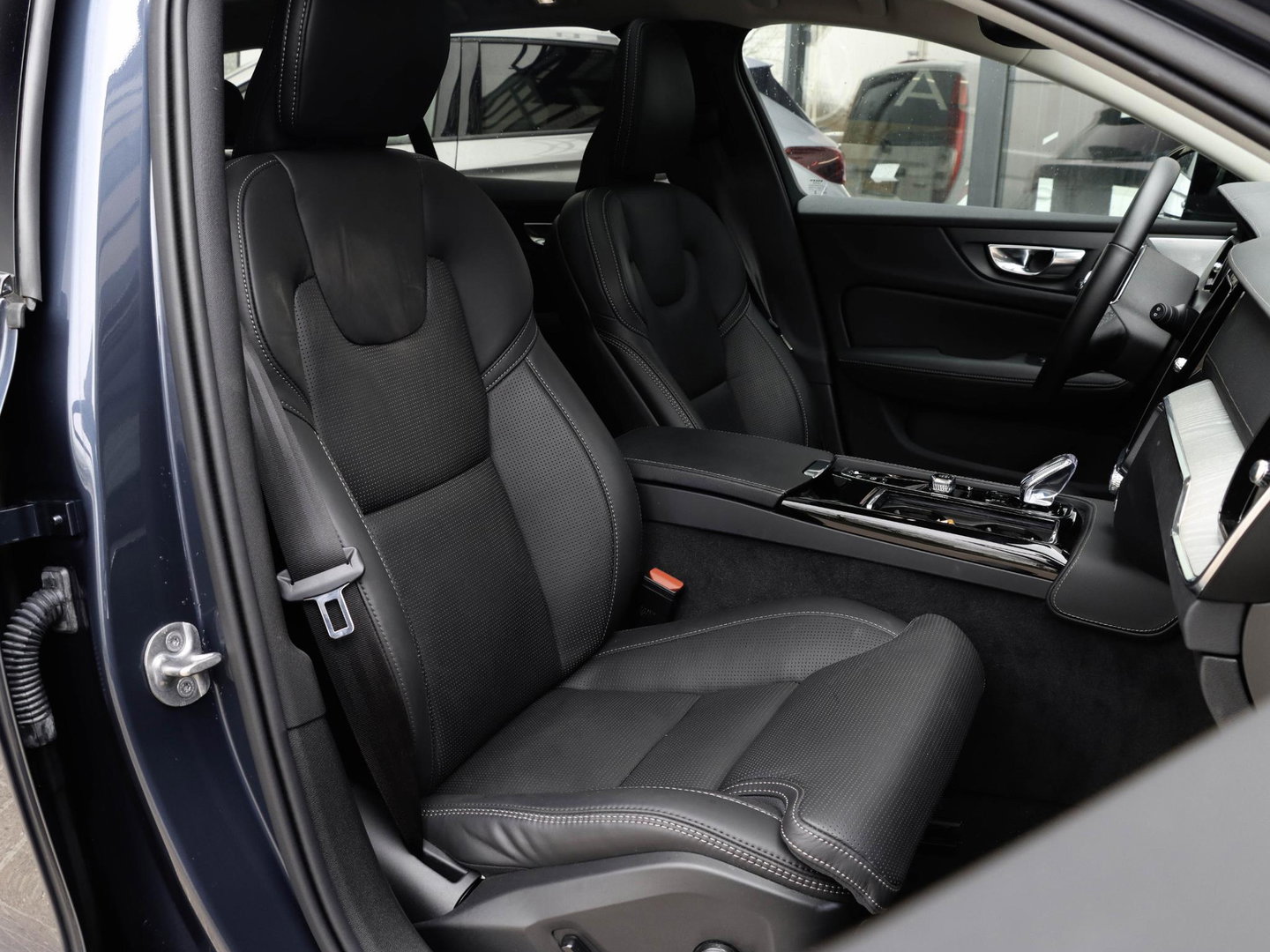 Volvo V60 T8 AWD Ultra Dark Bowers & Wilkins Massage 360 Cam Pano