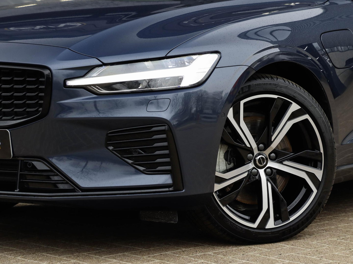 Volvo V60 T8 AWD Ultra Dark Bowers & Wilkins Massage 360 Cam Pano