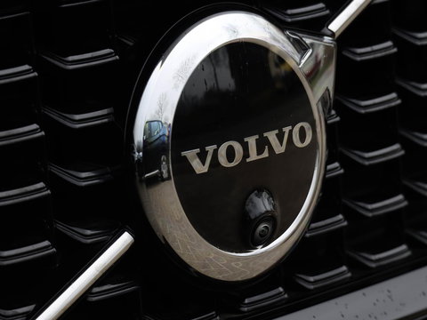 Volvo V60 T8 AWD Ultra Dark Bowers & Wilkins Massage 360 Cam Pano