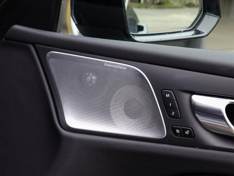 Volvo V60 T8 AWD Ultra Dark Bowers & Wilkins Massage 360 Cam Pano