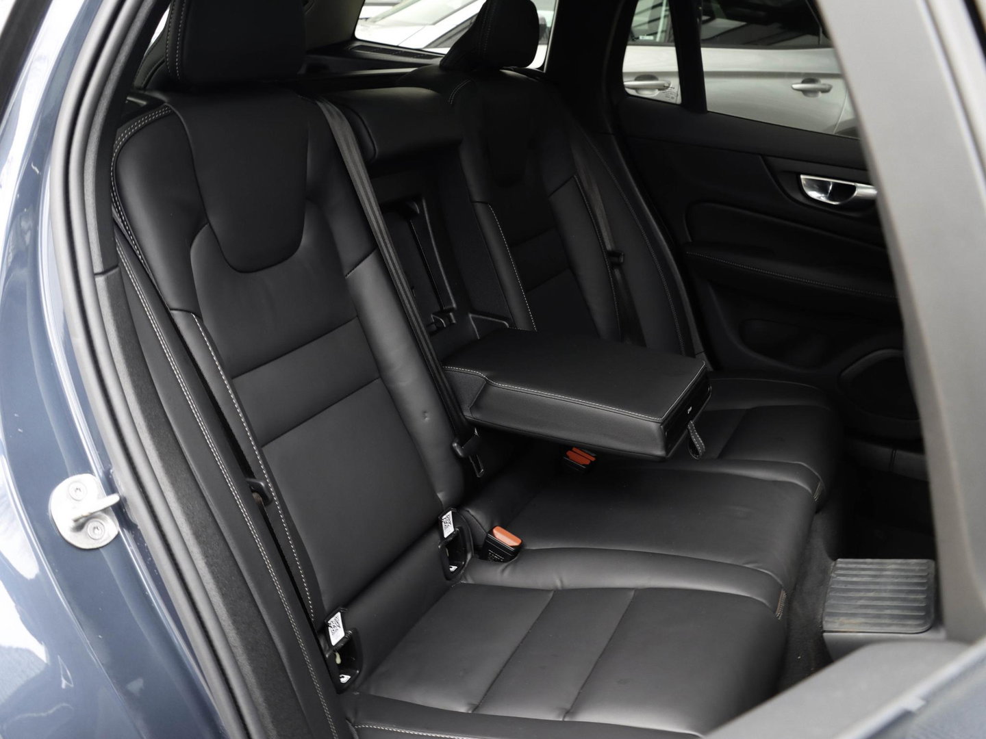 Volvo V60 T8 AWD Ultra Dark Bowers & Wilkins Massage 360 Cam Pano