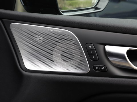 Volvo V60 T8 AWD Ultra Dark Bowers & Wilkins Massage 360 Cam Pano