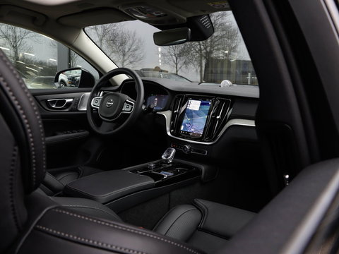 Volvo V60 T8 AWD Ultra Dark Bowers & Wilkins Massage 360 Cam Pano