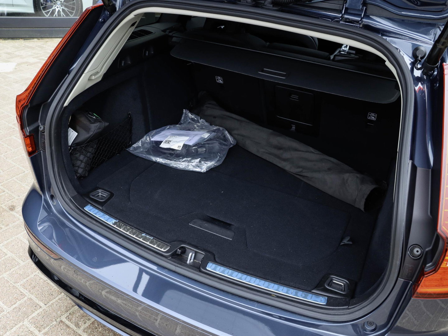 Volvo V60 T8 AWD Ultra Dark Bowers & Wilkins Massage 360 Cam Pano