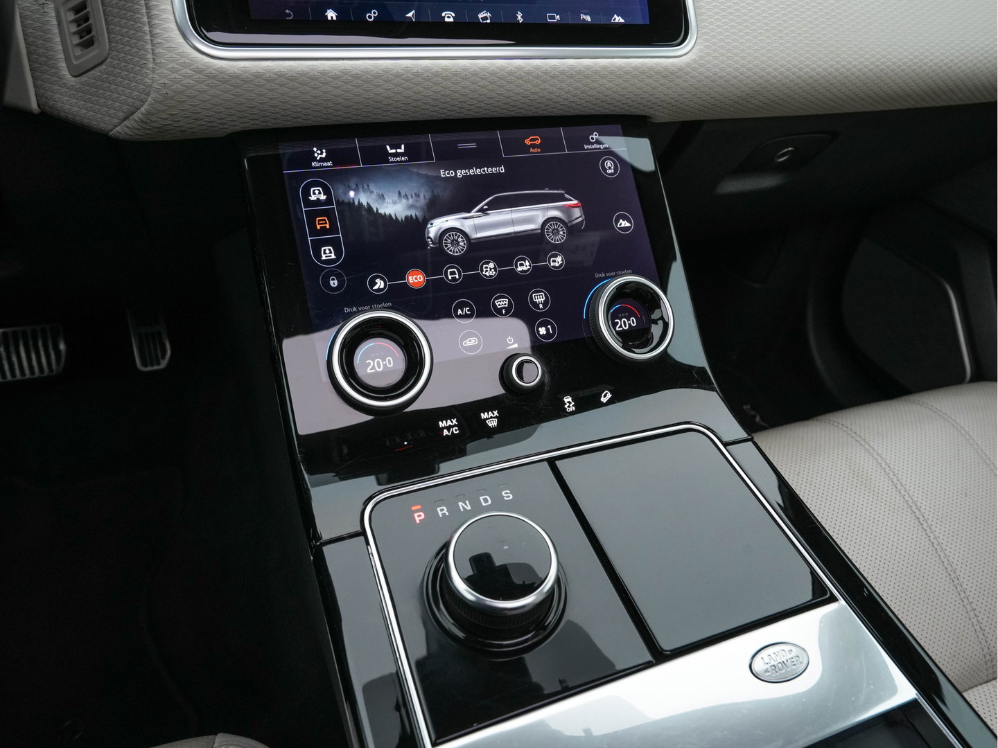 Land Rover Range Rover Velar 2.0 I4 AWD R-Dynamic HSE Aut. *PANO | LEATHER | FULL-LED | MEMORY-PACK | BLINDSPOT | MERIDIAN-SURROUND | DIGI-COCKPIT | CAMERA | KEYLESS | HEATED-COMFORTSEATS | PRIVACYGLASS | SHIFTPADDLES | HEAD-UP | 21"ALU*