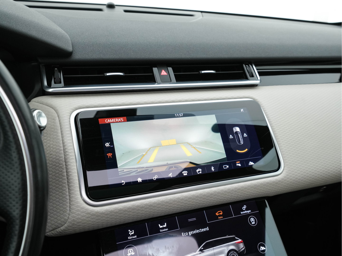 Land Rover Range Rover Velar 2.0 I4 AWD R-Dynamic HSE Aut. *PANO | LEATHER | FULL-LED | MEMORY-PACK | BLINDSPOT | MERIDIAN-SURROUND | DIGI-COCKPIT | CAMERA | KEYLESS | HEATED-COMFORTSEATS | PRIVACYGLASS | SHIFTPADDLES | HEAD-UP | 21"ALU*