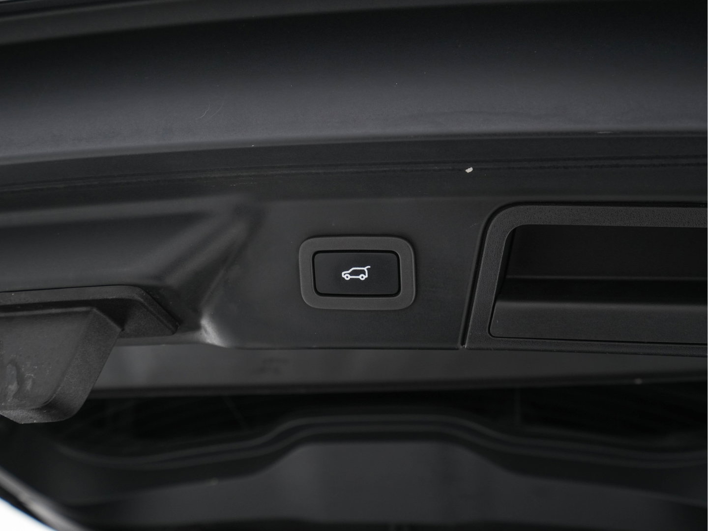 Land Rover Range Rover Velar 2.0 I4 AWD R-Dynamic HSE Aut. *PANO | LEATHER | FULL-LED | MEMORY-PACK | BLINDSPOT | MERIDIAN-SURROUND | DIGI-COCKPIT | CAMERA | KEYLESS | HEATED-COMFORTSEATS | PRIVACYGLASS | SHIFTPADDLES | HEAD-UP | 21"ALU*