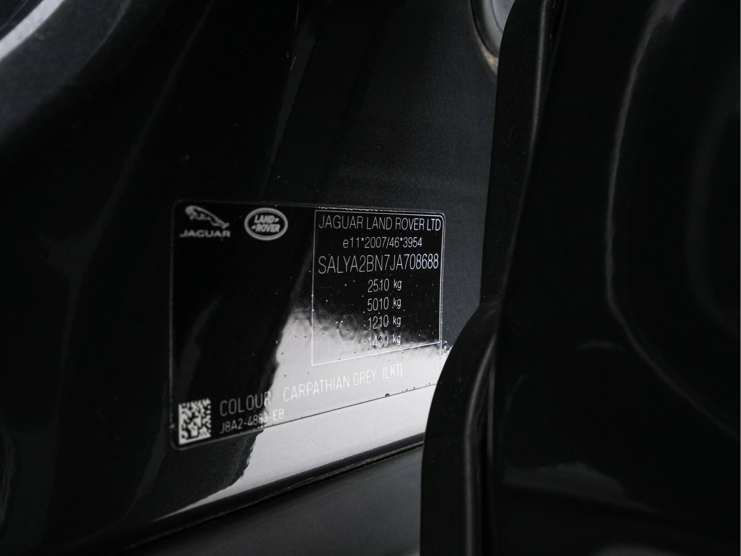 Land Rover Range Rover Velar 2.0 I4 AWD R-Dynamic HSE Aut. *PANO | LEATHER | FULL-LED | MEMORY-PACK | BLINDSPOT | MERIDIAN-SURROUND | DIGI-COCKPIT | CAMERA | KEYLESS | HEATED-COMFORTSEATS | PRIVACYGLASS | SHIFTPADDLES | HEAD-UP | 21"ALU*