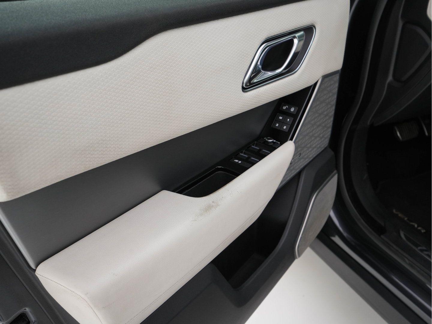 Land Rover Range Rover Velar 2.0 I4 AWD R-Dynamic HSE Aut. *PANO | LEATHER | FULL-LED | MEMORY-PACK | BLINDSPOT | MERIDIAN-SURROUND | DIGI-COCKPIT | CAMERA | KEYLESS | HEATED-COMFORTSEATS | PRIVACYGLASS | SHIFTPADDLES | HEAD-UP | 21"ALU*