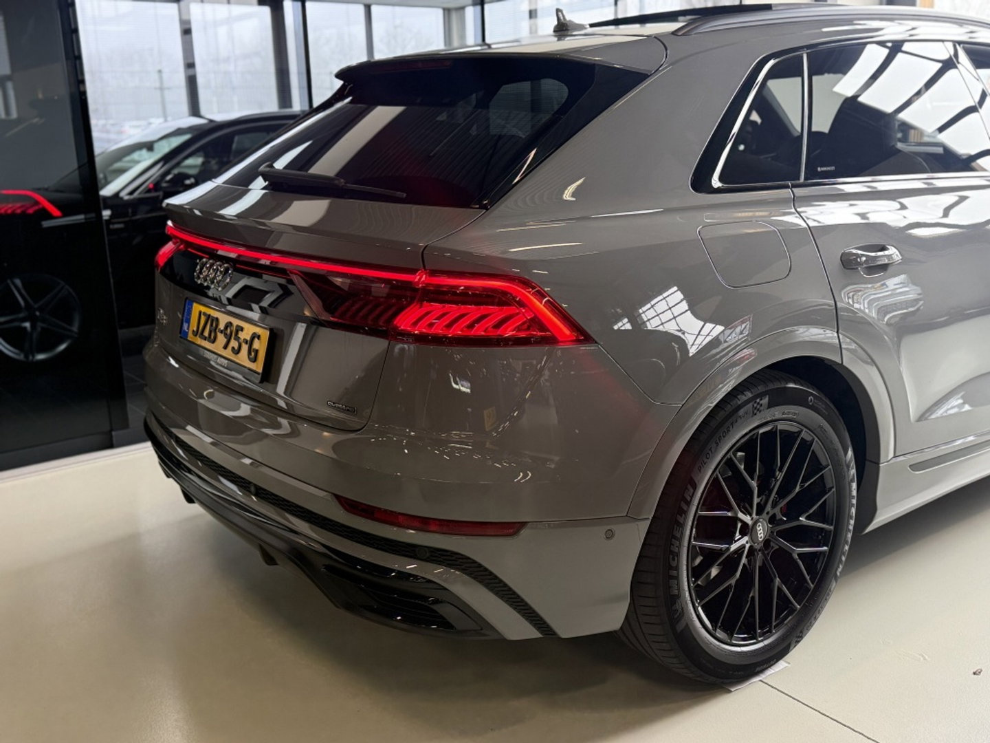 Audi Q8 60 TFSIe 462PK Quattro / Audi Exclusive / Nardo grey / 360°