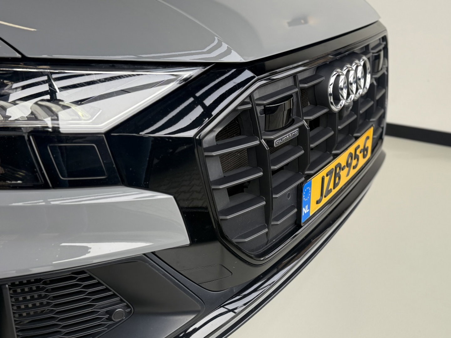 Audi Q8 60 TFSIe 462PK Quattro / Audi Exclusive / Nardo grey / 360°