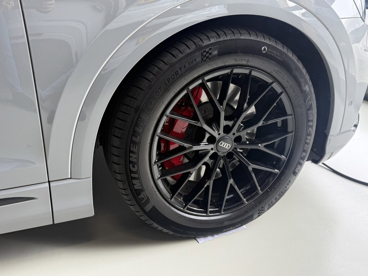 Audi Q8 60 TFSIe 462PK Quattro / Audi Exclusive / Nardo grey / 360°