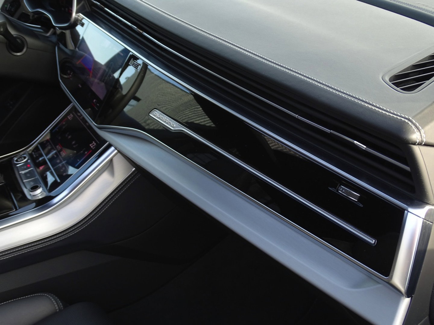 Audi Q8 60 TFSIe 462PK Quattro / Audi Exclusive / Nardo grey / 360°