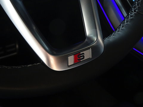 Audi Q8 60 TFSIe 462PK Quattro / Audi Exclusive / Nardo grey / 360°