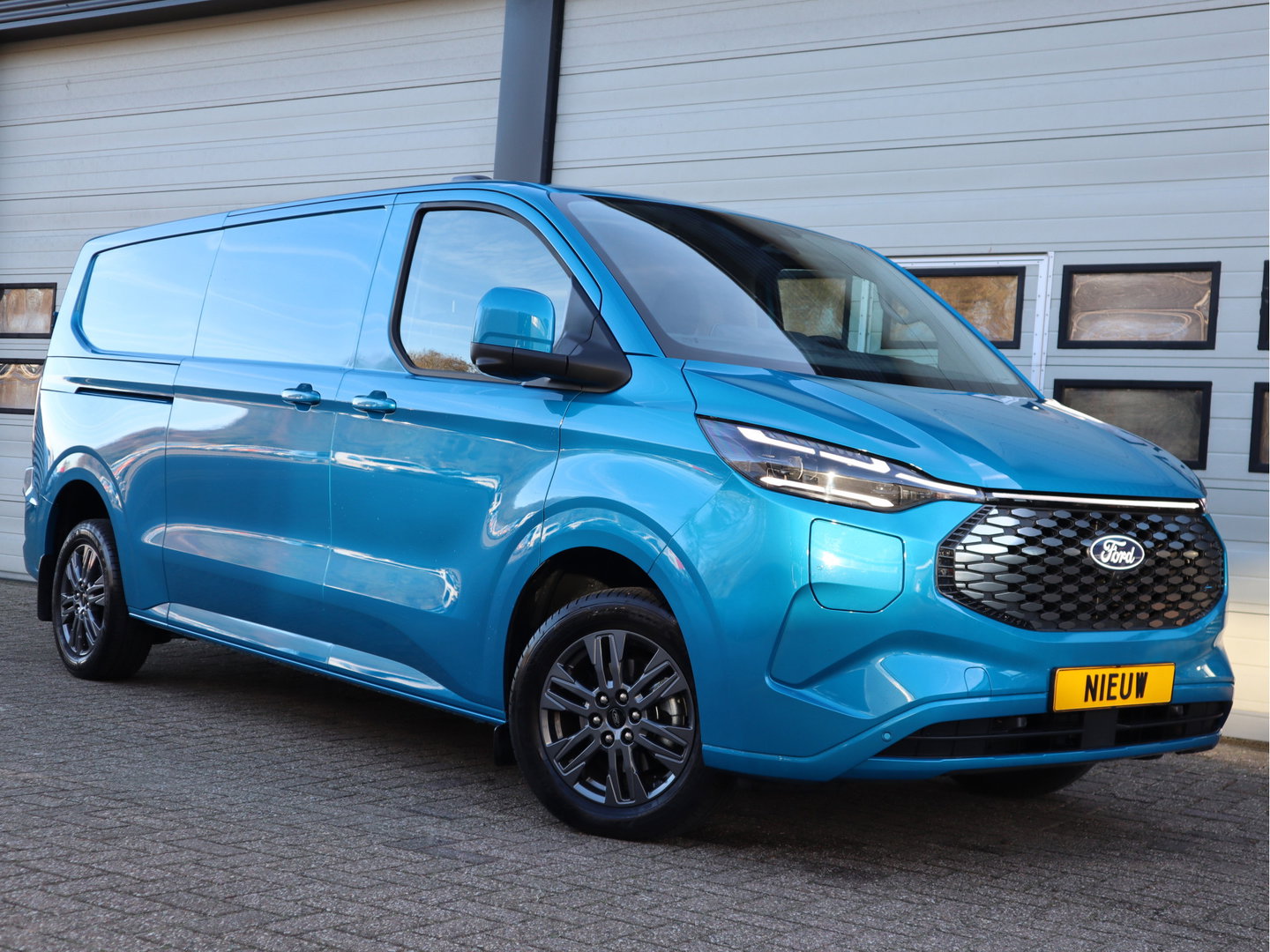 Ford Transit Custom E-Transit 65 kWh 218 pk Limited L2 Lang 340 - B&O Sound - Winter pakket