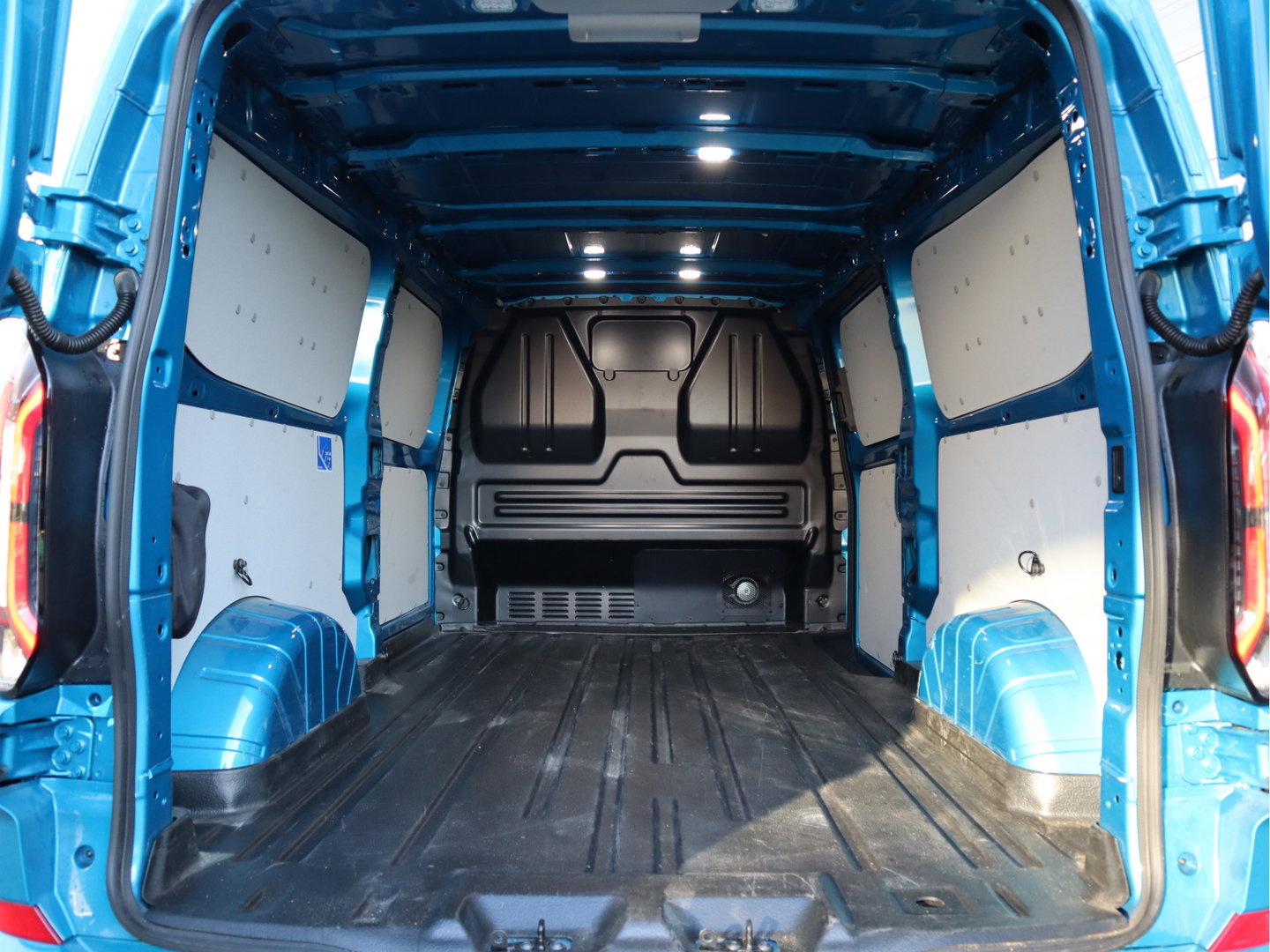 Ford Transit Custom E-Transit 65 kWh 218 pk Limited L2 Lang 340 - B&O Sound - Winter pakket