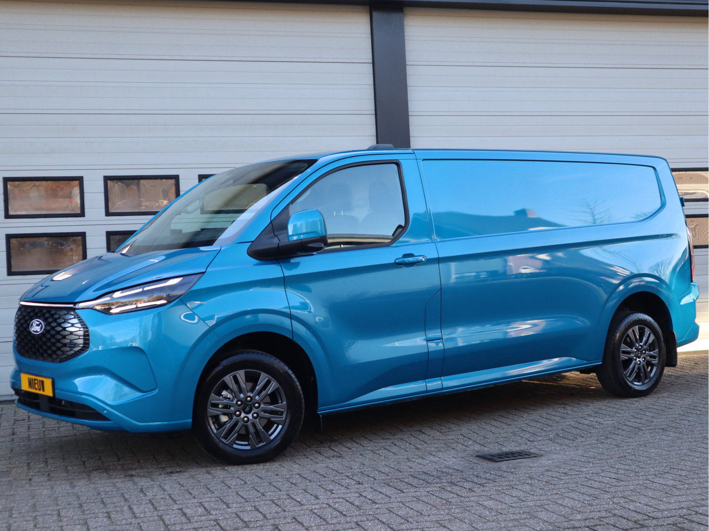 Ford Transit Custom E-Transit 65 kWh 218 pk Limited L2 Lang 340 - B&O Sound - Winter pakket