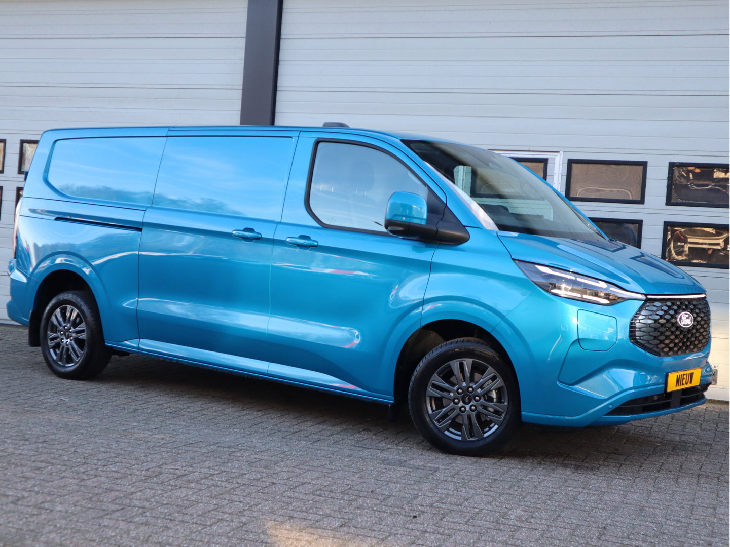 Ford Transit Custom E-Transit 65 kWh 218 pk Limited L2 Lang 340 - B&O Sound - Winter pakket