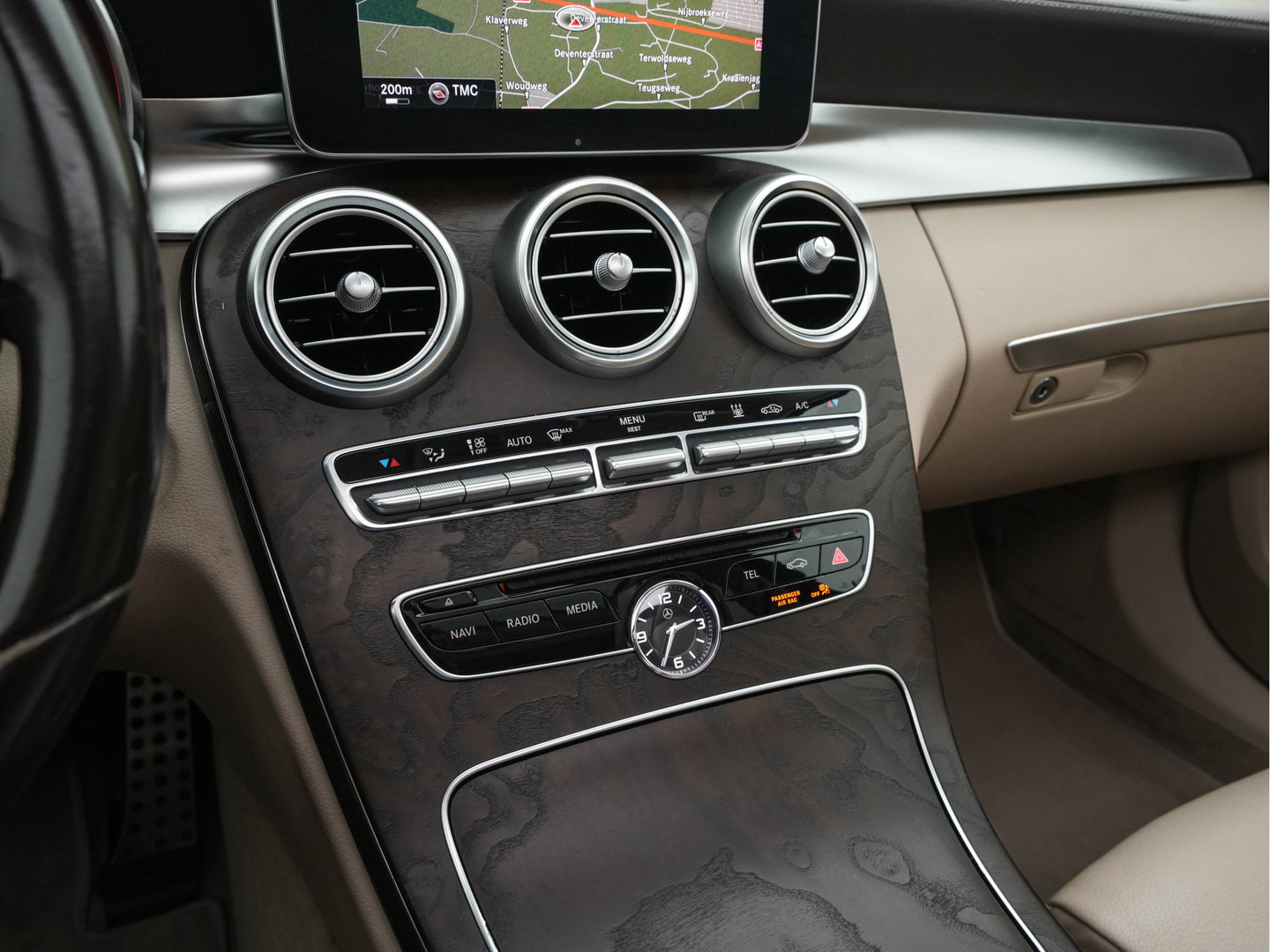 Mercedes-Benz C-Klasse 350 e Lease Edition Aut. *PANO | LUXURY-LEATHER | BURMESTER-AUDIO | FULL-LED | NAVI-FULLMAP | HEATED-SPORTSEATS | CAMERA | AIRMATIC | PRIVACY-GLASS | ECC | CRUISE | KEYLESS | 17''ALU*