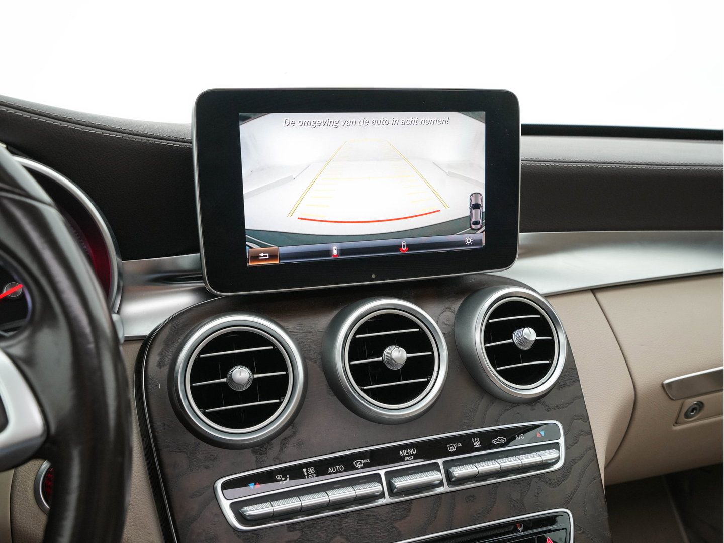 Mercedes-Benz C-Klasse 350 e Lease Edition Aut. *PANO | LUXURY-LEATHER | BURMESTER-AUDIO | FULL-LED | NAVI-FULLMAP | HEATED-SPORTSEATS | CAMERA | AIRMATIC | PRIVACY-GLASS | ECC | CRUISE | KEYLESS | 17''ALU*