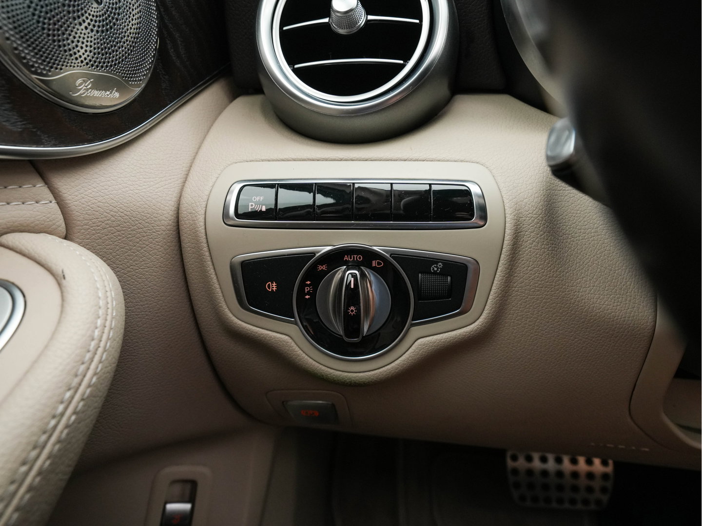 Mercedes-Benz C-Klasse 350 e Lease Edition Aut. *PANO | LUXURY-LEATHER | BURMESTER-AUDIO | FULL-LED | NAVI-FULLMAP | HEATED-SPORTSEATS | CAMERA | AIRMATIC | PRIVACY-GLASS | ECC | CRUISE | KEYLESS | 17''ALU*