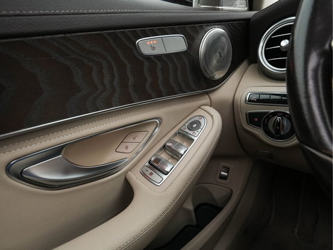 Mercedes-Benz C-Klasse 350 e Lease Edition Aut. *PANO | LUXURY-LEATHER | BURMESTER-AUDIO | FULL-LED | NAVI-FULLMAP | HEATED-SPORTSEATS | CAMERA | AIRMATIC | PRIVACY-GLASS | ECC | CRUISE | KEYLESS | 17''ALU*