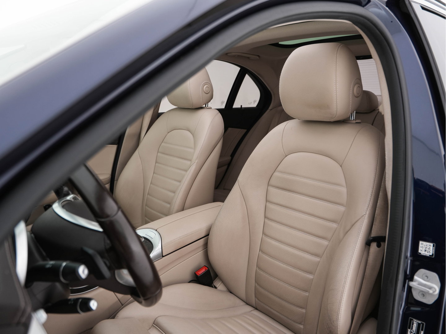 Mercedes-Benz C-Klasse 350 e Lease Edition Aut. *PANO | LUXURY-LEATHER | BURMESTER-AUDIO | FULL-LED | NAVI-FULLMAP | HEATED-SPORTSEATS | CAMERA | AIRMATIC | PRIVACY-GLASS | ECC | CRUISE | KEYLESS | 17''ALU*