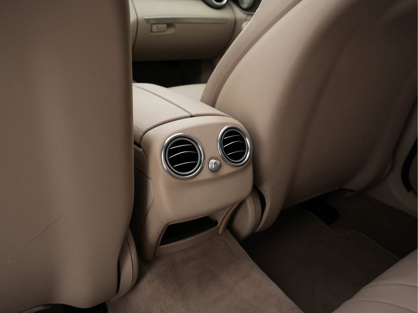 Mercedes-Benz C-Klasse 350 e Lease Edition Aut. *PANO | LUXURY-LEATHER | BURMESTER-AUDIO | FULL-LED | NAVI-FULLMAP | HEATED-SPORTSEATS | CAMERA | AIRMATIC | PRIVACY-GLASS | ECC | CRUISE | KEYLESS | 17''ALU*