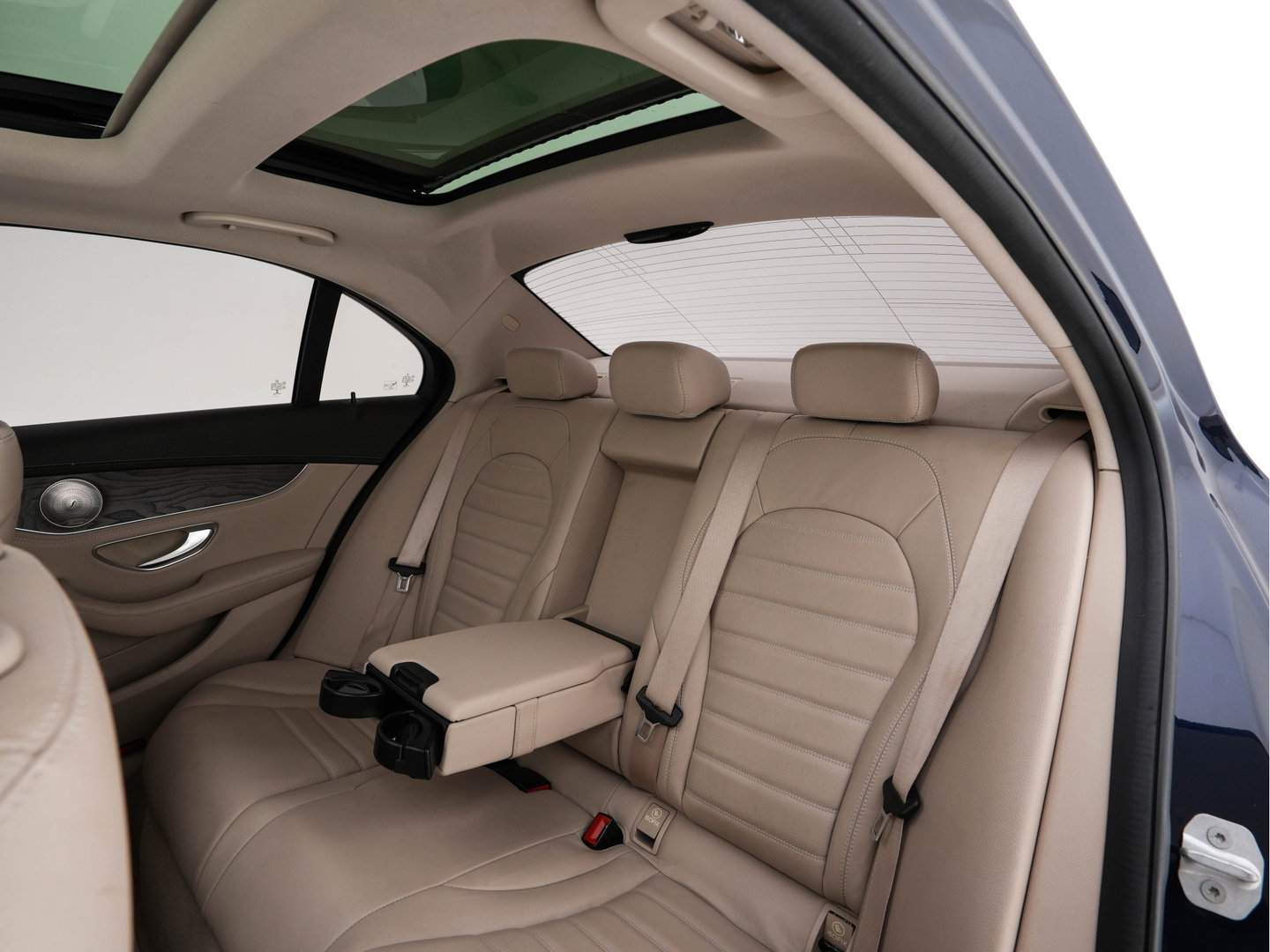 Mercedes-Benz C-Klasse 350 e Lease Edition Aut. *PANO | LUXURY-LEATHER | BURMESTER-AUDIO | FULL-LED | NAVI-FULLMAP | HEATED-SPORTSEATS | CAMERA | AIRMATIC | PRIVACY-GLASS | ECC | CRUISE | KEYLESS | 17''ALU*