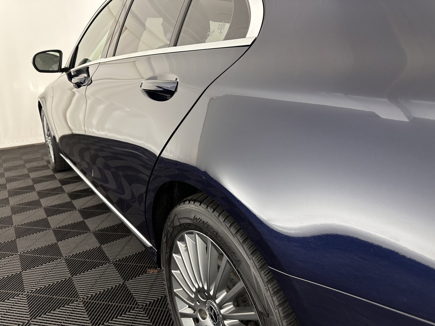 Mercedes-Benz C-Klasse 350 e Lease Edition Aut. *PANO | LUXURY-LEATHER | BURMESTER-AUDIO | FULL-LED | NAVI-FULLMAP | HEATED-SPORTSEATS | CAMERA | AIRMATIC | PRIVACY-GLASS | ECC | CRUISE | KEYLESS | 17''ALU*