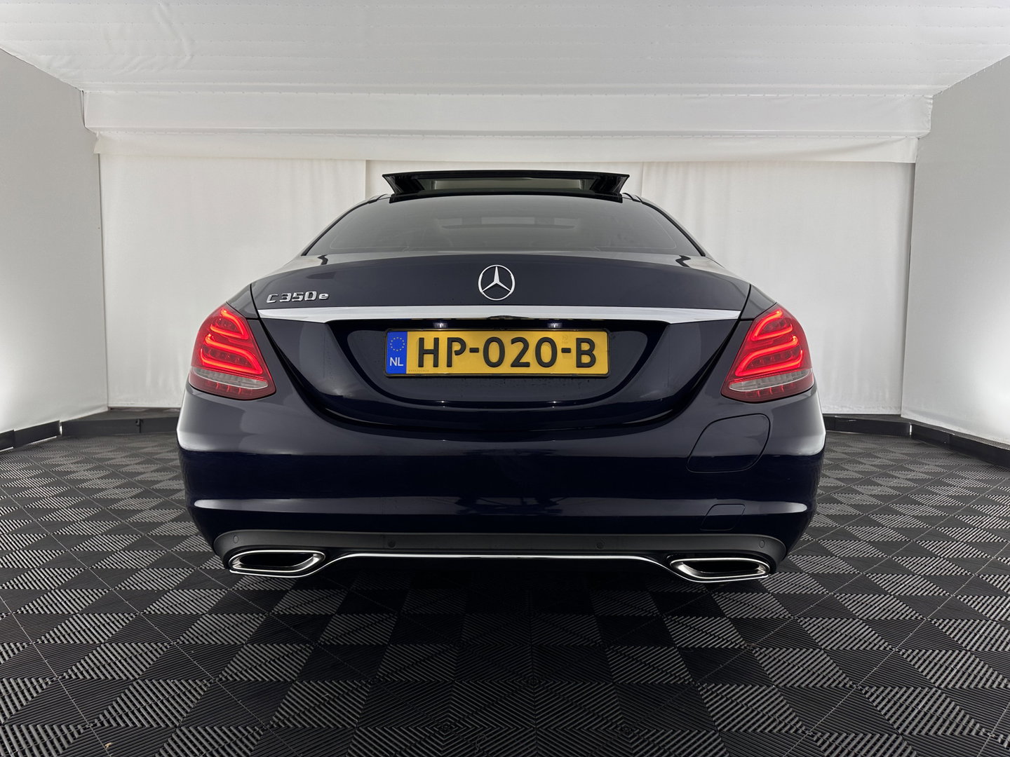 Mercedes-Benz C-Klasse 350 e Lease Edition Aut. *PANO | LUXURY-LEATHER | BURMESTER-AUDIO | FULL-LED | NAVI-FULLMAP | HEATED-SPORTSEATS | CAMERA | AIRMATIC | PRIVACY-GLASS | ECC | CRUISE | KEYLESS | 17''ALU*